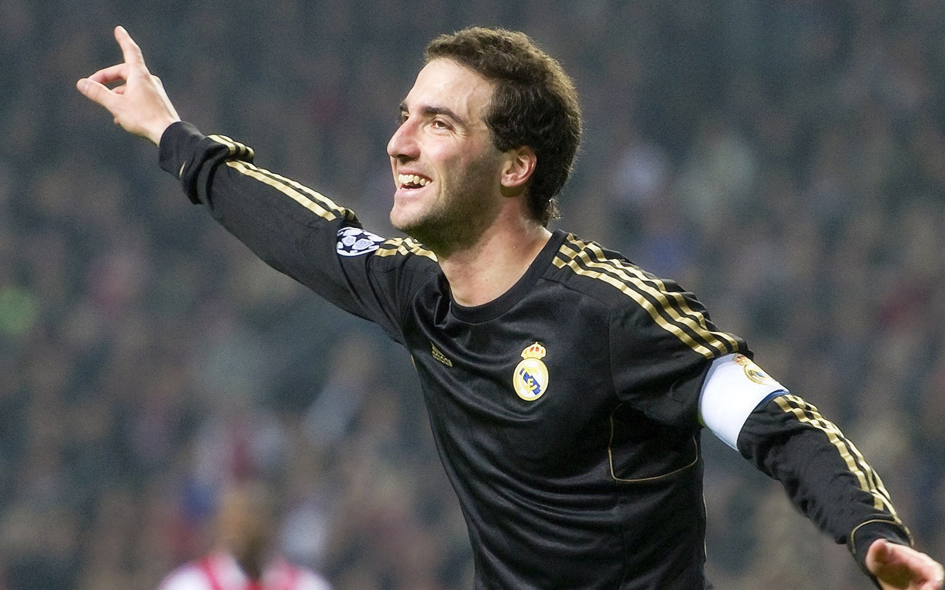 未来足球赛事场馆融合智慧照明和环境监测系统,打造绿色生态场馆